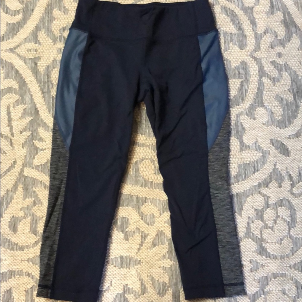 EUC Athleta Capri leggings size medium